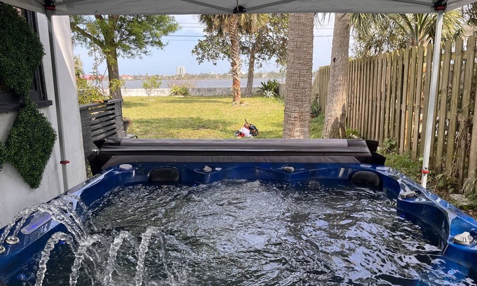 Holly Hill Casa | 5 minutes from the beach overlooking the river!