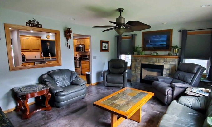 Rapid City Casa | 5 minutes from the beautiful Black Hills and all it has to offer!