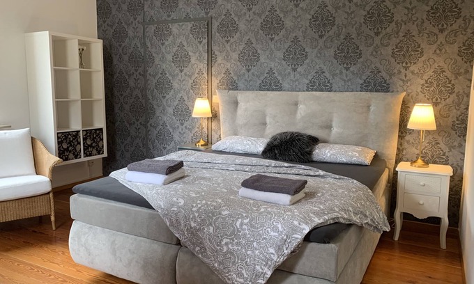 Metzingen Condominio | 5 minutes from the OUTLET Large XL vacation business city family apartment for 6 guests