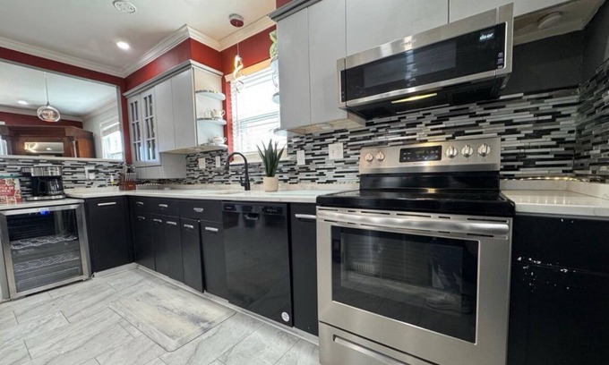 Hillcrest Heights Casa | 5 minutes from Washington DC 3 bedrooms 2 bath single family home with driveway