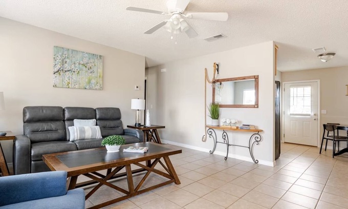 Ono Island Casa | 5 minutes to beaches! Quiet and clean home, pet friendly, with huge back yard!