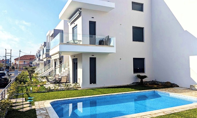 Paralia Ofryniou Apartamento | 5 minutes to the beach! Cozy vacation retreat with a pool! Fully equipped flat