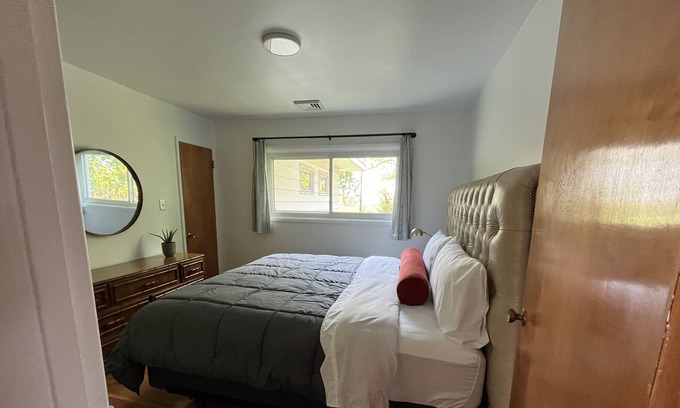 Hershey Casa | 5 Minutes to Hersheypark! Living&Family Room, FinishedBasement, Large Backyard!