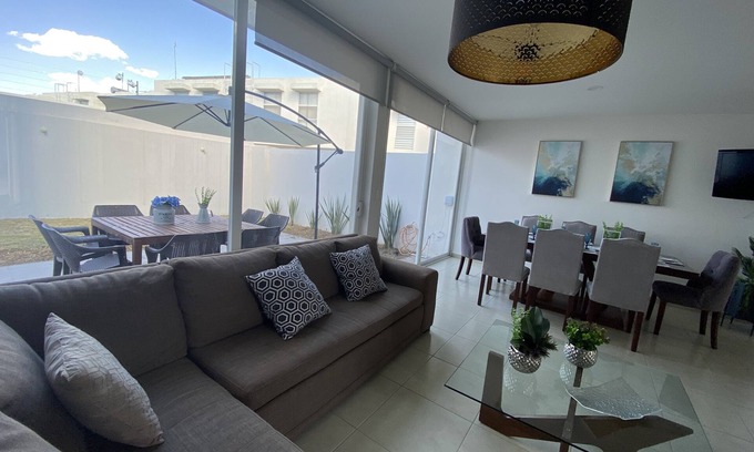 San Luis Potosí Condominio | 5 minutes to Industrial Zone! Family-sized condo with pool, gym and playground
