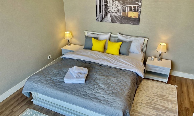 Almaty Apartamento | 5 minutes to largest shopping center in Almaty! Best Place