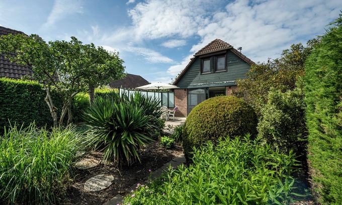 Wolphaartsdijk Casa | 5 Minutes' walk from beach on Lake Veere, child-friendly, spacious, enclosed garden, dog welcome