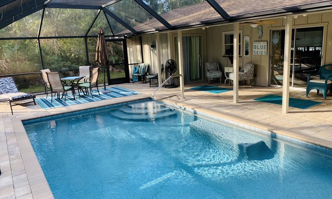 Englewood Casa | 5 O'Clock Somewhere - screened in private pool - 2/2 with 3 beds