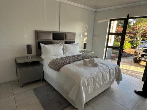 Beacon Bay Casa | 5 on Crossways Guesthouse
