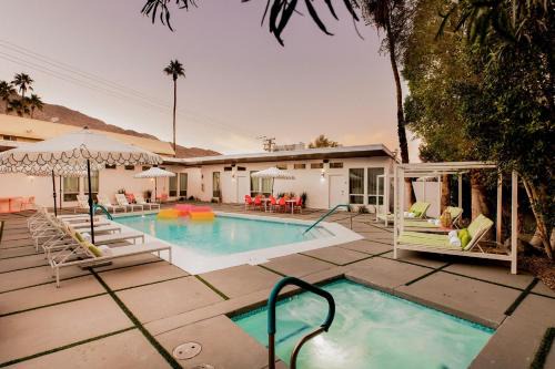 Tahquitz River Estates Casa | 5 Private Rooms Sleeps 14 Wesley Studio Buyout