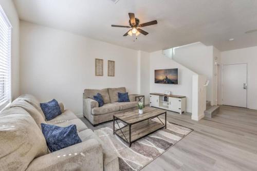 North Las Vegas Casa | 5 queen beds/Free Streaming/Wi-Fi/Tv's/Coffee