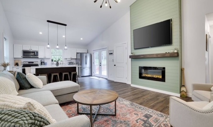 Tafton Casa | 5 Rooms 3 Bath-Lake Wallenpaupack Retreat Space Avail for Boat or PWC w/Trailer!