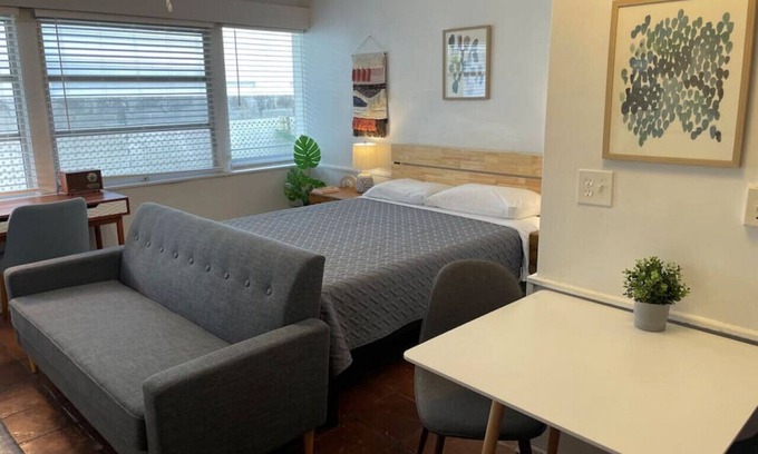 Dunedin Apartamento | 5 · Seaside Artisan Apartment *Dog Friendly* 5