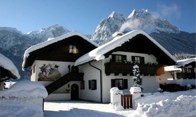 Obergrainau Apartamento | 5-star apartment "Waxenstein" in Grainau & garden/lawn.