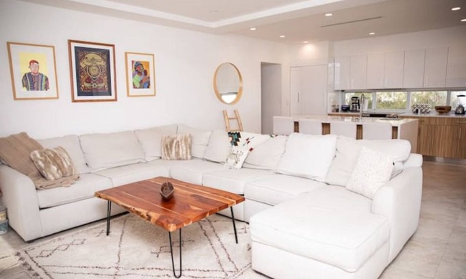 Lauderdale-by-the-Sea Casa | 5 star Beachside Home Next to Everything! Patio/Wifi/TVs