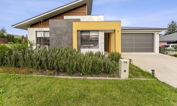 Redhead Casa | 5 Star category Beach House. Modern with Luxury.