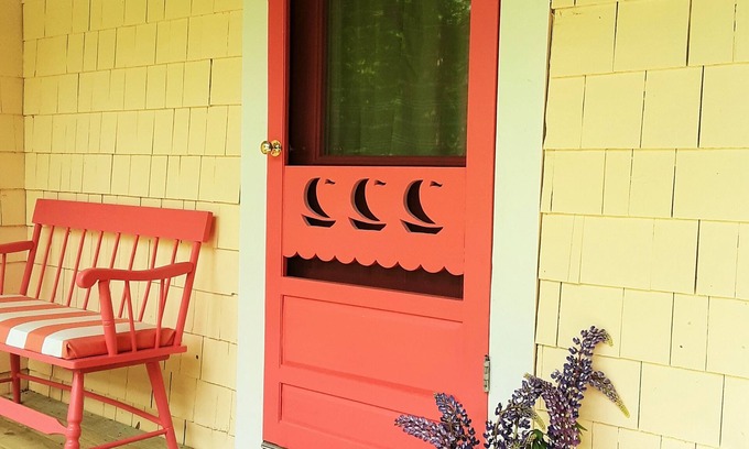 Camden Casa | 5 Star Cottage in Camden, Maine -In town!