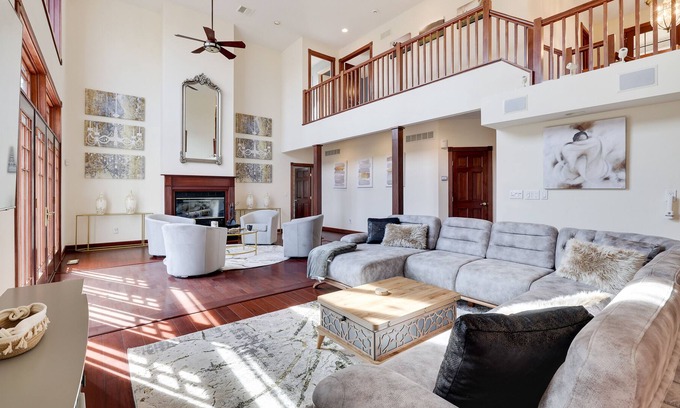 Pocono Pines Villa | 5 Star Golf Resort Villa in the ♥ of Poconos Hot tub-Sauna-Game Room