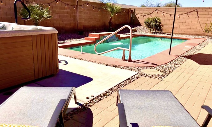 San Tan Valley Casa | 5 Star~Heated Pool~SpaHotTub~New furniture~EVplug~Relaxing Oasis Desert Retreat!