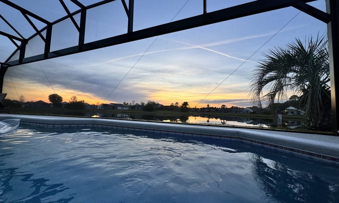 Eagle Pointe South Casa | 5 estrellas casa de la piscina frente al lago, gran pesca! BBQ Grill, Hi-Speed ​​Wifi, XBox 360!