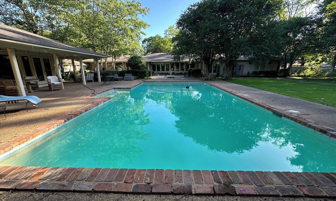 Clarksdale Casa | 5 Star Living in the BirthPlace of the blues! 6 BR, 2 BA, Pool, Gym, Sauna