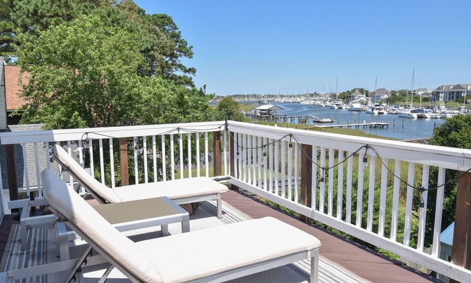 Buckroe Beach Casa | 5-Star Luxe private 2700sq ft retreat half acre w breathtaking views of Beach.