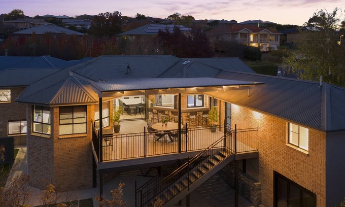 Windradyne Casa | 5 Star Luxury - Games room - Pet Friendly - Sleeps 20