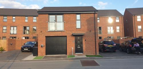 Doncaster Casa | 5 Star Luxury Small Cosy House with Lake View