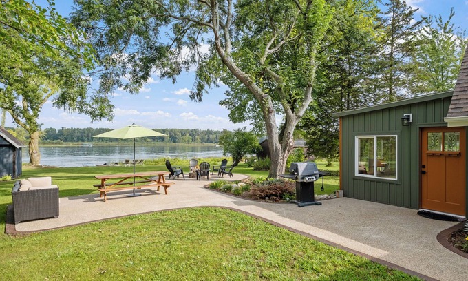 Lowell Casa | 5-Star Murray Lake Retreat: Stunning Views & Modern Comfort