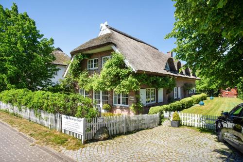 Pantow Casa | 5 Sterne Reetdachhaus Wildröschen
