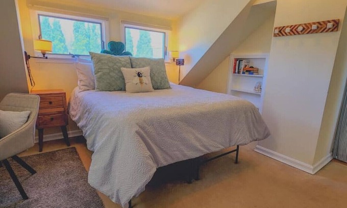 Trenton Hotel | 5 Suite in 1820's house Open Hearth Inn