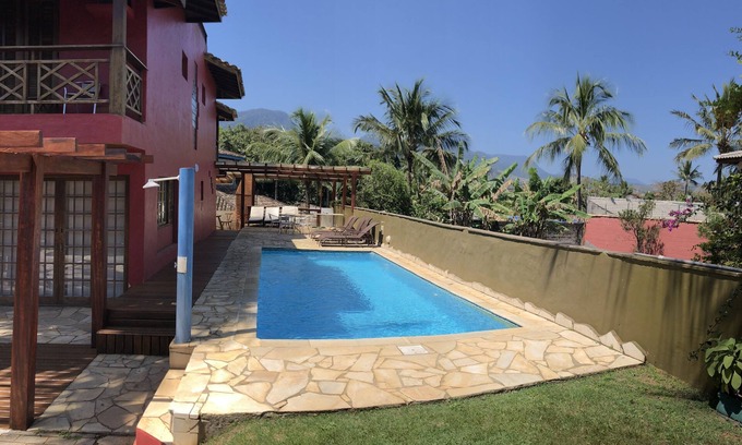 Maresias Casa | Casa con 5 suites cerca de la playa, piscina, cancha de voleibol, sala de juegos