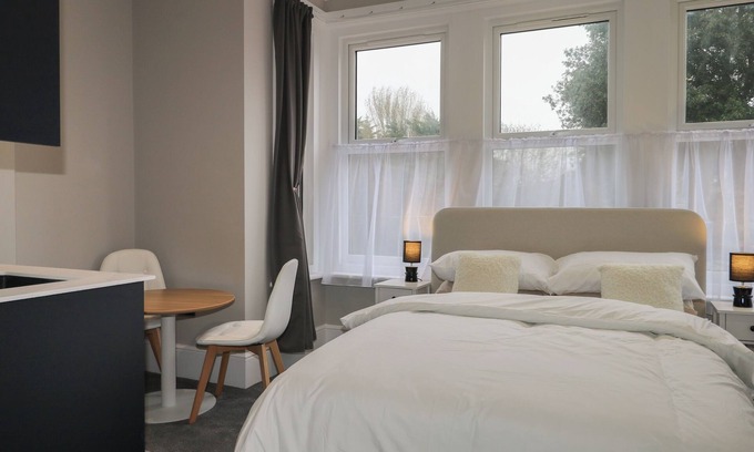 Seaford Cabaña | 5 THE CUCKMERE, pet friendly, country holiday cottage in Seaford