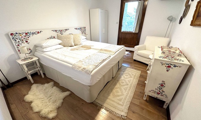 Lunca Muresului Otro | 5 traditionally appointed bedrooms in 4 star guesthouse with country breakfast