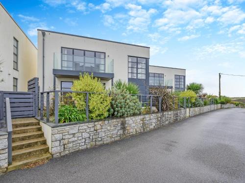 Holywell Casa | 50 Degrees West