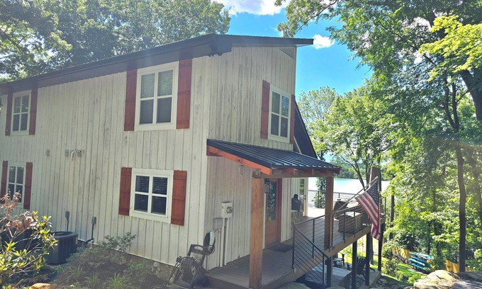 Dandridge Casa | 20% OFF Book 7/31 Luxury, Lakefront, Dock, Firepit, Hot Tub- Lone Oak Lakehouse