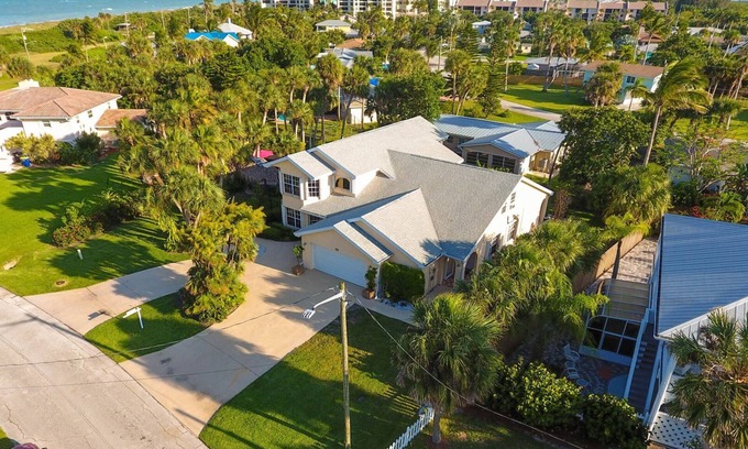 Fort Pierce Casa | 500 ft from Beach/Ocean with huge private pool, Tiki Hut