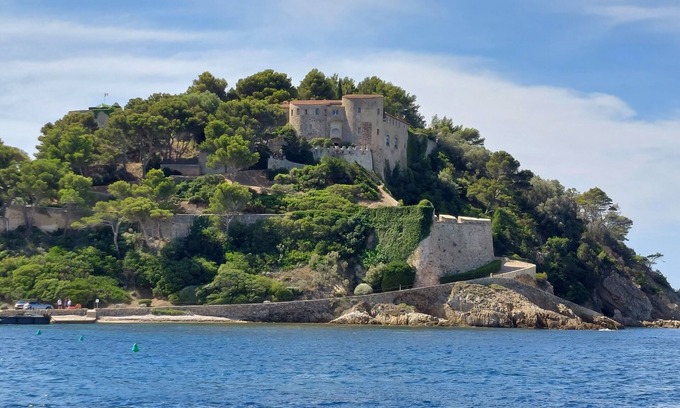 Cabasson Casa | 500m. from beaches and Bregançon fort, quiet villa for 2 to 8 people