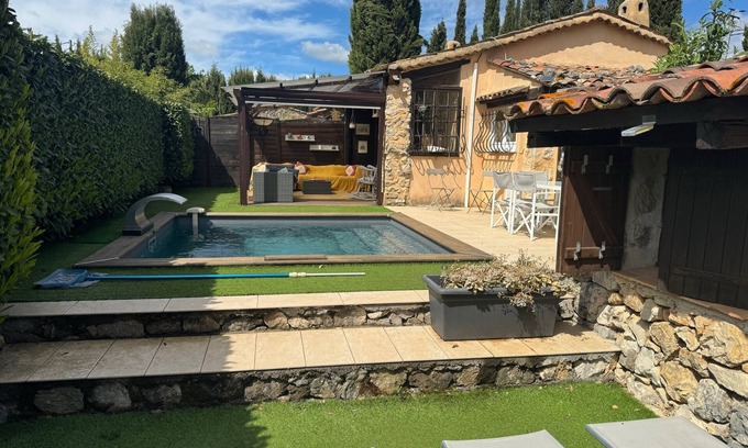 Saint-Cezaire-sur-Siagne Casa | A 500 metros a pie del centro de St-Cézaire-sur-Siagne, que domina la Siagne