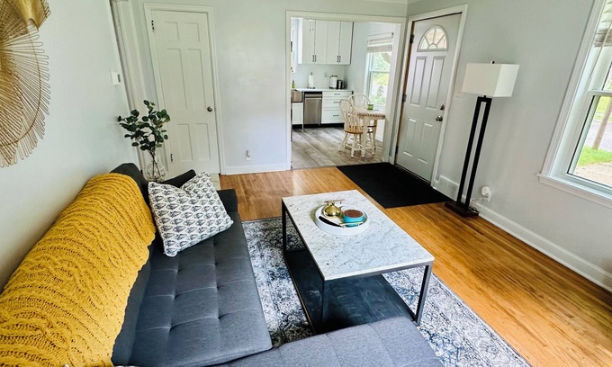 Morris Park Casa | 500mbWifi + MOA + Airport + Parking + Sit/Stand Workspace + Yard