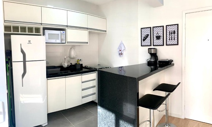 Bigorrilho Apartamento | 505 - Apartamento Lindo, amplo e decorado, mobiliario moderno, cozinha completa com utensílios , Excelente vista da cidade e localização privelegiada no bairro Bigorrilho proxímo de shopping e parques