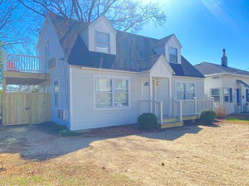 Northeast Virginia Beach Casa | 508 A The Shore Break Cottage