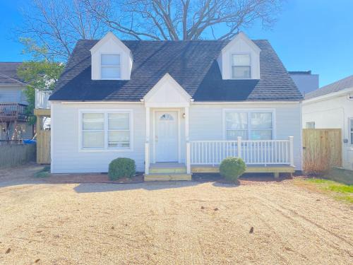 Northeast Virginia Beach Casa | 508 A The Shore Break Cottage