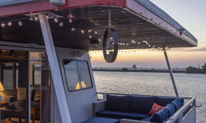 Lorain Alquiler De Eote | 52-Foot Houseboat on Lake Erie-Sleeps 6! Walleye Fishing Capitol of the World!
