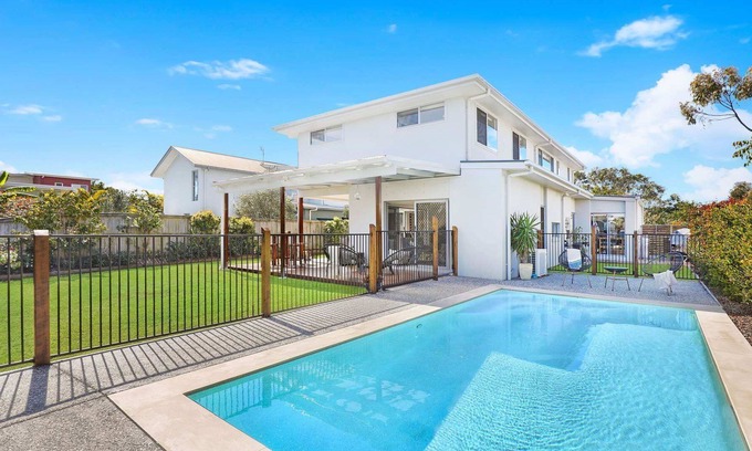 Mudjimba Casa | 53 Northbeach Place, Mudjimba - Piscina climatizada