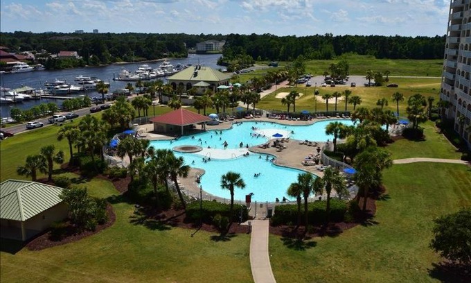 North Myrtle Beach Casa | 5305 The Retreat Cabin