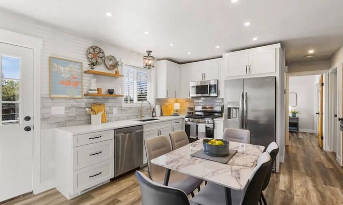 Monument Casa | 54 Washington St · HOT TUB, Newly Remodeled, Stunning Mountain views!