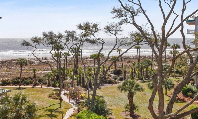 Palmetto Dunes Villa | 5401 Hampton Place - Great Oceanfront Villa in Palmetto Dunes! Has 2 Beach Chairs, Cooler & Cart!