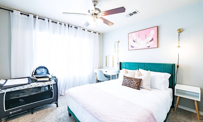 Sherman Casa | 55% Monthly special price W 4rooms W 3 fullbath W walk to College