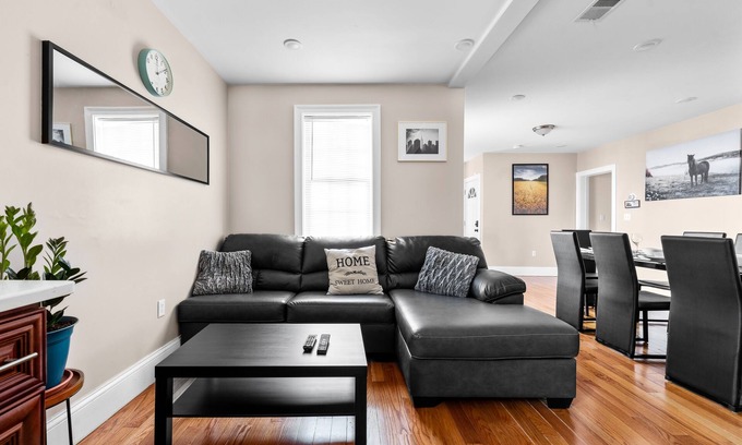 Quincy Apartamento | 555-2 - 6BR - Quincy Spacious Apt near Perry Beach