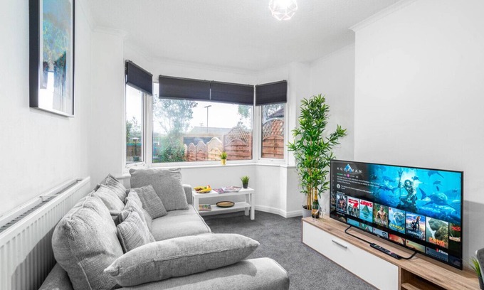 Erdington Casa | 559 Tyburn Road · 3 Bedroom House with Garden